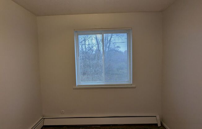 2 beds, 1 bath, $800, Unit Unit G