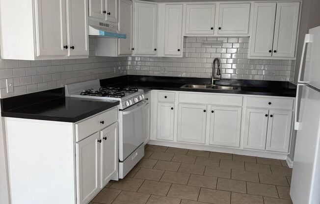 2 beds, 1 bath, $1,500, Unit 801-2D