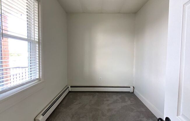 2 beds, 1 bath, 1,100 sqft, $1,395, Unit 557 UNION ST. #6