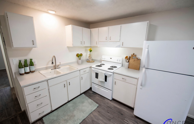 2 beds, 1 bath, 935 sqft, $1,249, Unit 20