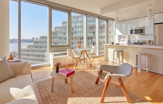 553 W 53 ST