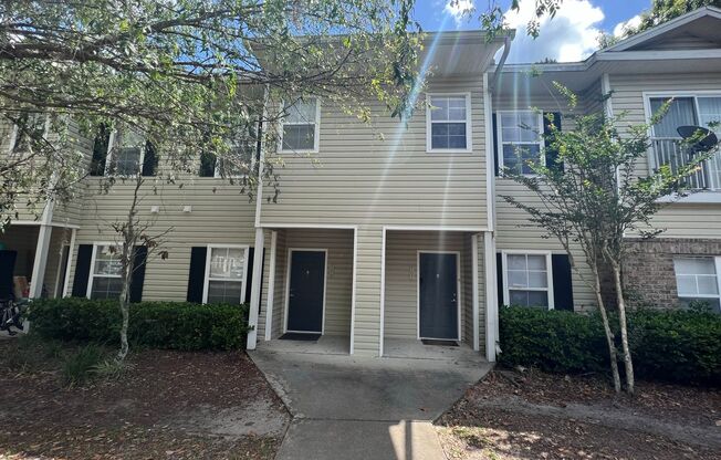 Spacious 2/2.5 Condo in Magnolia Place