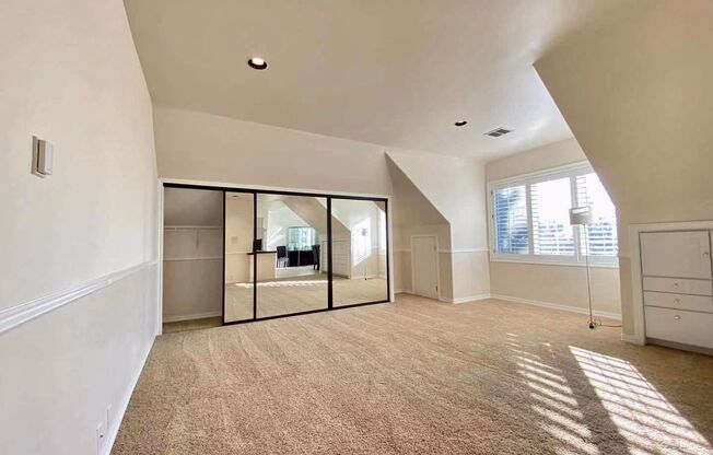 6 beds, 5.5 baths, $9,000