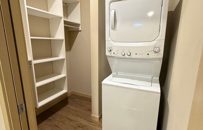 Studio, 1 bath, 557 sqft, $1,565, Unit 104-107