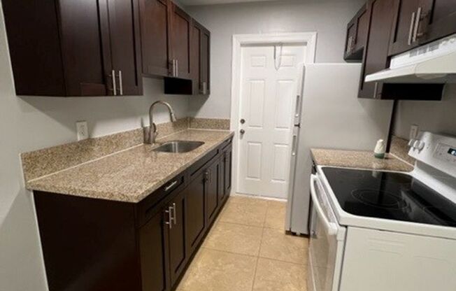 1 bed, 1 bath, $1,595, Unit 215