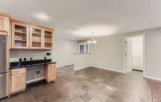 Amazing 4bed/2bath Home with Attached Garage in Kirkland!