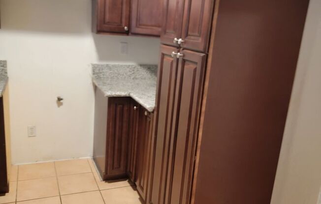 2 beds, 1 bath, $2,300, Unit B