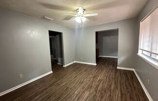 2 beds, 1 bath, $975, Unit C