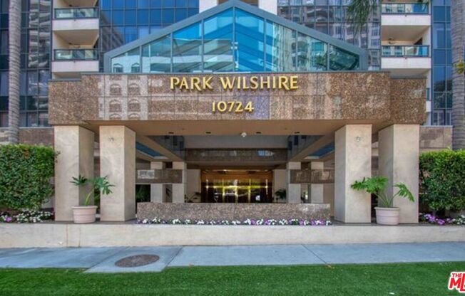 1 bed, 1.5 baths, 962 sqft, $5,000, Unit 809