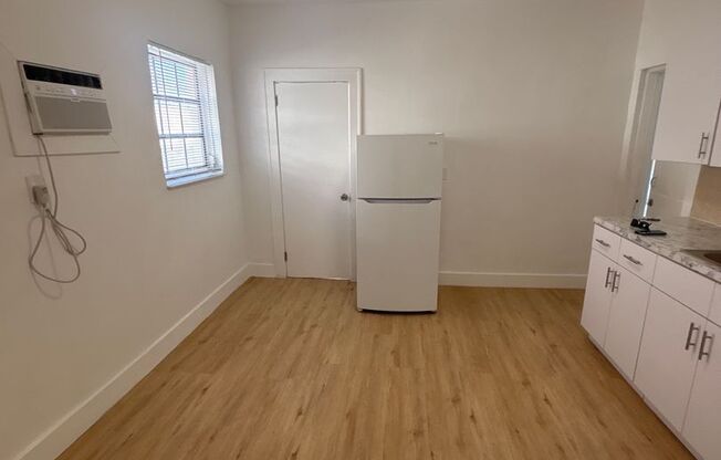 1 bed, 1 bath, 700 sqft, $1,700, Unit 2R