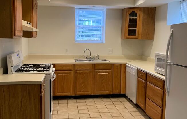 1 bed, 1 bath, 933 sqft, $1,250, Unit 212-A03