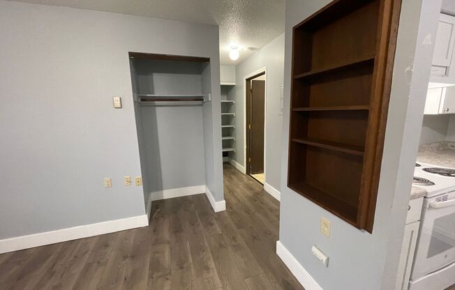 1 bed, 1 bath, 585 sqft, $475, Unit Unit 2C