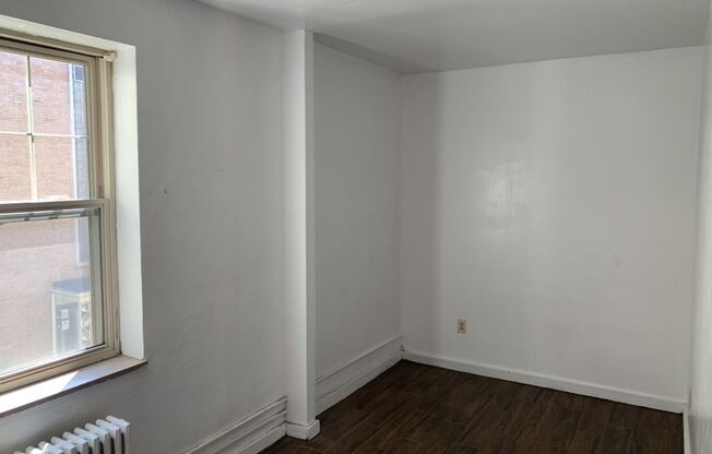 2 beds, 1 bath, $1,700, Unit 217B