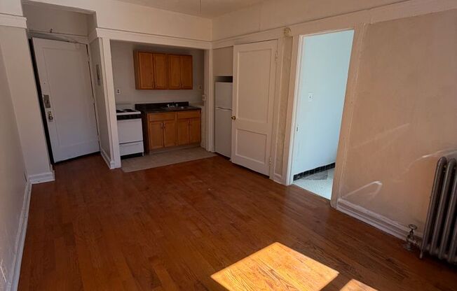 Studio, 1 bath, $1,000, Unit 322