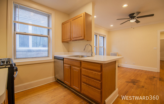 7648 N GREENVIEW