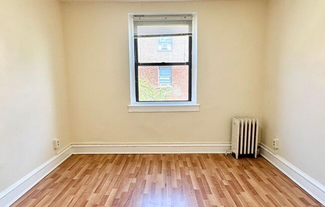 2 beds, 1 bath, $1,250, Unit H6