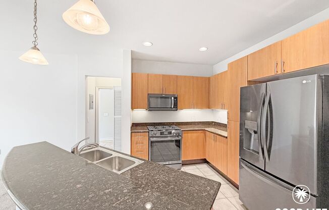 SD: Walkable Downtown San Diego 2BD/2BA Condo w/ 2 Reserved Parking Spaces & Community Fitness Center!