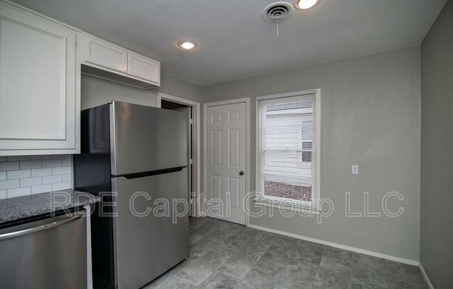 1209 W BOYCE AVE