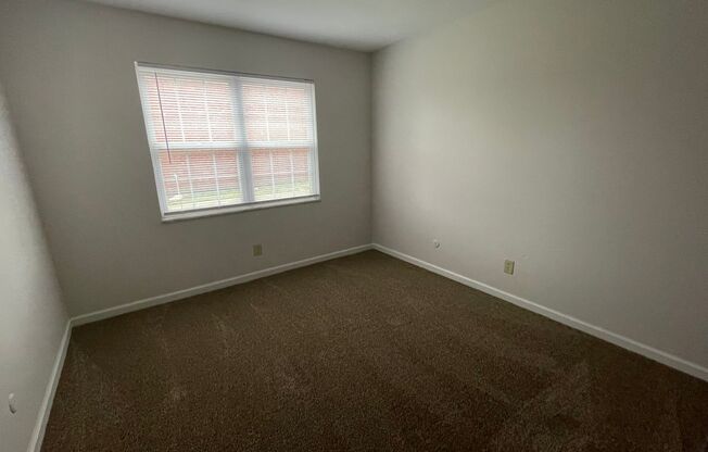 2 beds, 1 bath, 880 sqft, $959, Unit 111