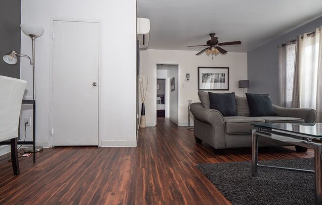 2 beds, 1 bath, 725 sqft, $1,799, Unit C207