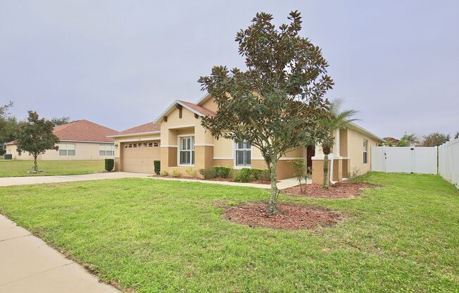 Beautiful 3/2 Spacious Home with a Bonus Room and a Large Fenced Backyard in Southern Fields - Clermont!