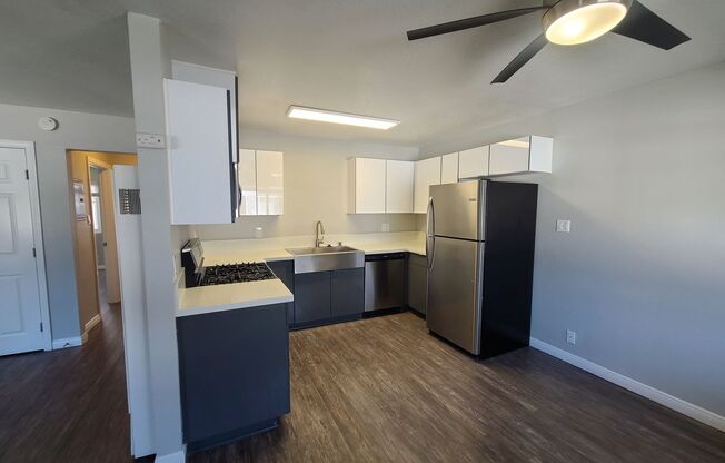 2 beds, 1 bath, 950 sqft, $3,135, Unit 4720-16