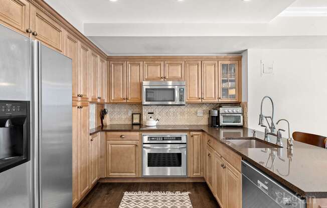 2 beds, 2 baths, $6,500, Unit 1515