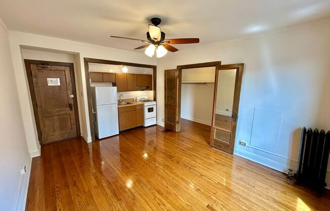 Studio, 1 bath, 320 sqft, $1,395, Unit 225-309