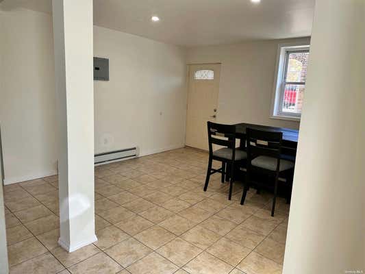 3 beds, 1 bath, $2,800, Unit 1