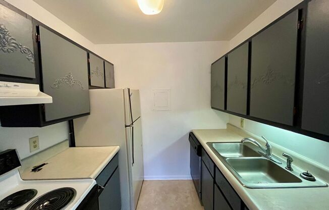 1 bed, 1 bath, 500 sqft, $650, Unit #15