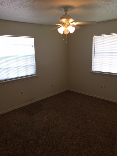 2 beds, 1 bath, 734 sqft, $825, Unit 36