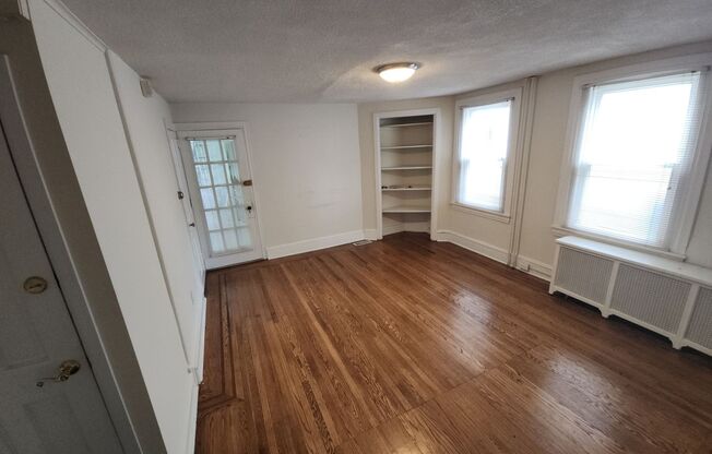 2 beds, 1 bath, $2,000