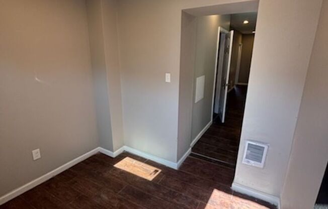 Spacious 2-Bedroom, 2-Bath Single-Family Home in Kensington – Available Now!