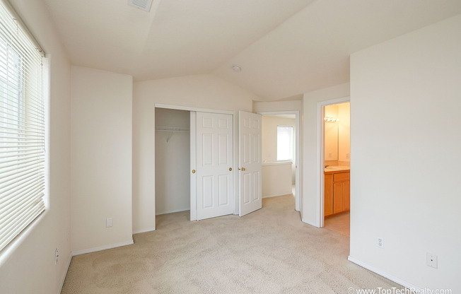 Lovely 3 BD | 2.5 Bath Townhome in Orenco | Near Intel, Nike & MAX!