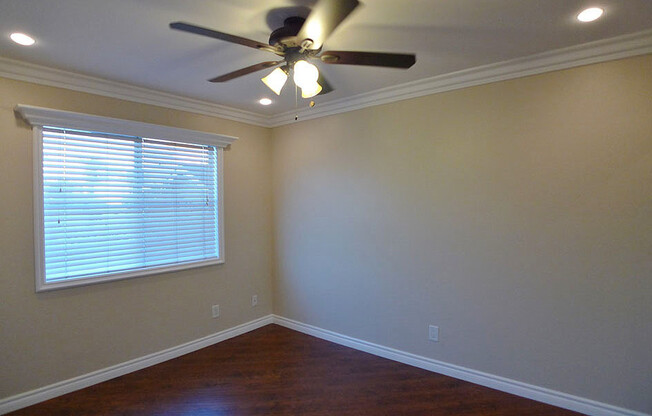 2 beds, 2 baths, 950 sqft, $2,795, Unit 215
