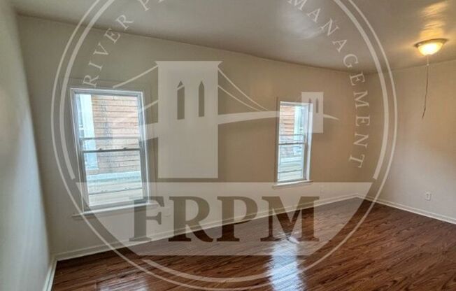 3 beds, 1 bath, $1,400, Unit Unit 3E