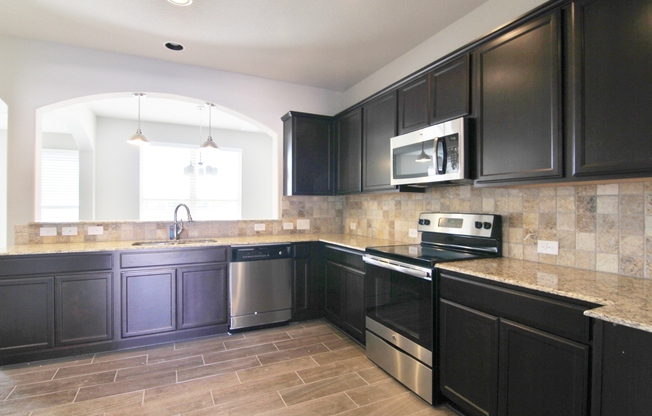 Large 3 Bedroom Duplex near Creekside Entertainment Area / Game Room / Large Back Yard / CISD