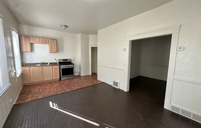 1 bed, 1 bath, 600 sqft, $750, Unit 3821 E 55th St - #2