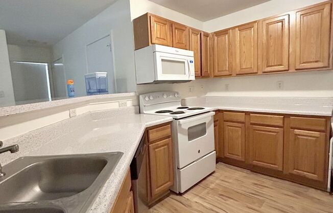 3 beds, 2 baths, $1,900, Unit Unit D