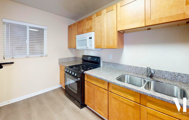 Three Bedroom Townhome with Private Baths Near USC!