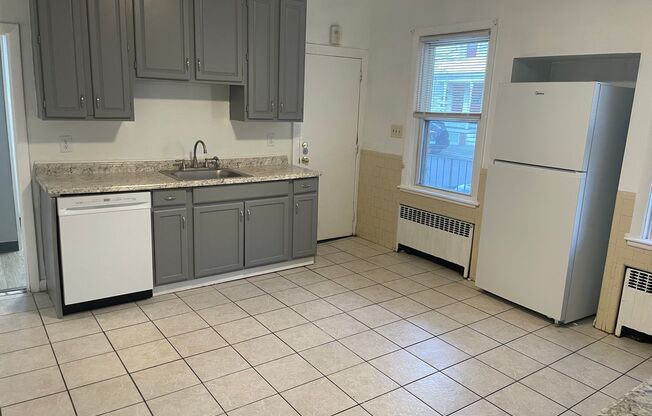 3 beds, 1 bath, 1,000 sqft, $1,700, Unit Unit 1