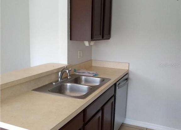 4 beds, 2 baths, 1,424 sqft, $2,000