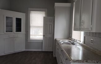 2 beds, 1 bath, $900