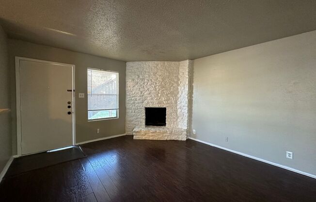 2 beds, 1 bath, $1,295, Unit Unit B