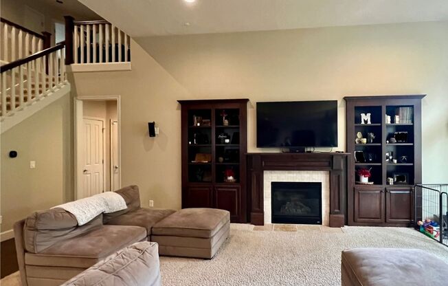 Gorgeous 6 BD* 3 BA* Single Family Home Located In Charming Arbor Meadows In Portland! **Minutes From Lake Oswego