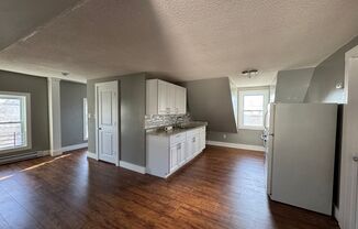 Recently Updated 3rd floor 1 Bedroom apartment| Avail 12/1