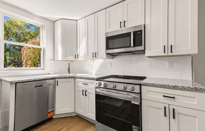Beautiful 2 bedroom home in Lawrenceville available now!