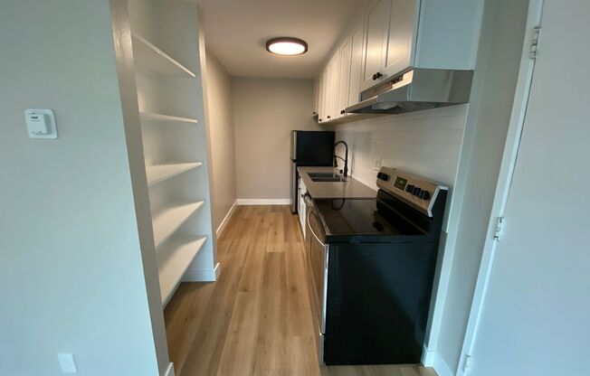 1 bed, 1 bath, 611 sqft, $1,970, Unit 72 - 12