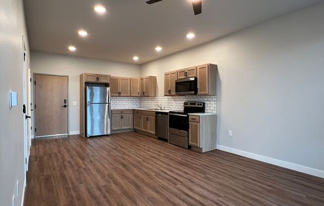 1 bed, 1 bath, 669 sqft, $1,465, Unit WR 305-219