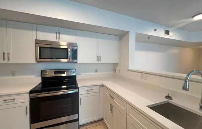 3 beds, 2 baths, 1,079 sqft, $2,600, Unit 13800-206
